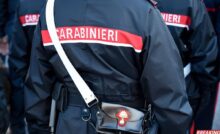 Carabinieri di spalle